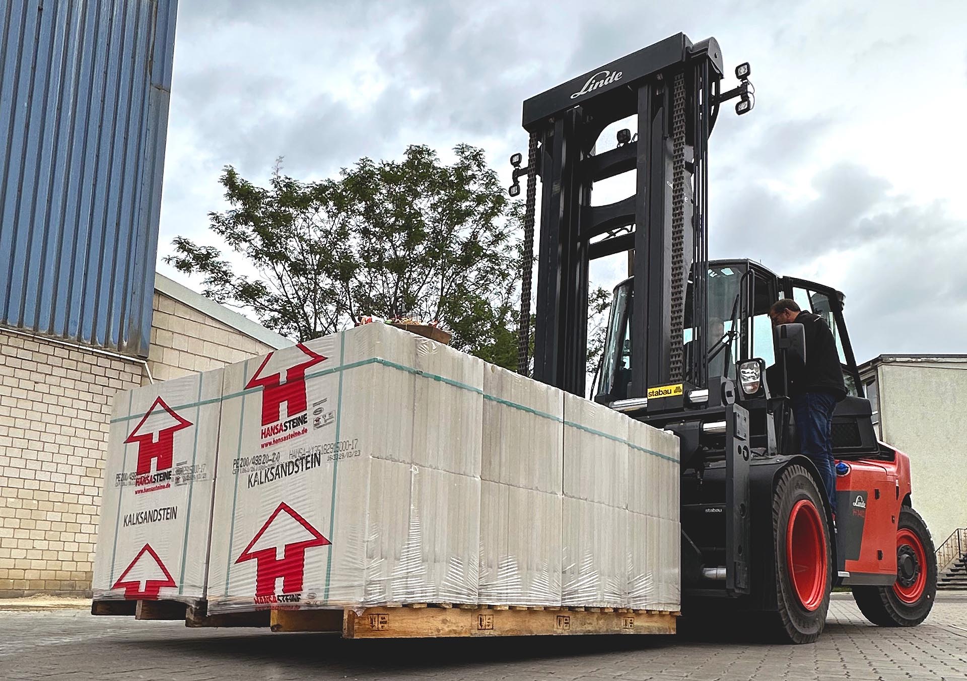 Übergabe der neuen Stapler an die Hansa Baustoffwerke Parchim GmbH